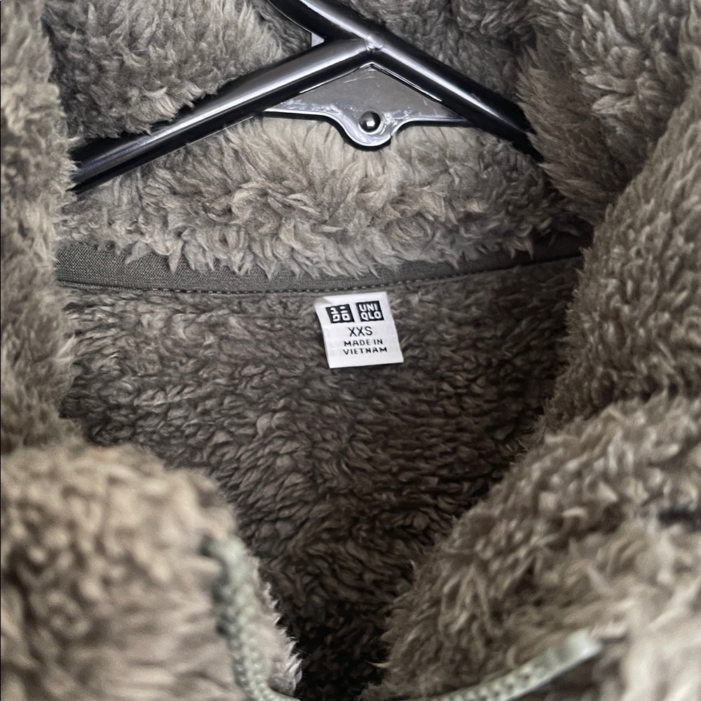 Olive Green Fluffy yarn fleece zip Uniqlo - Picture 4 of 5